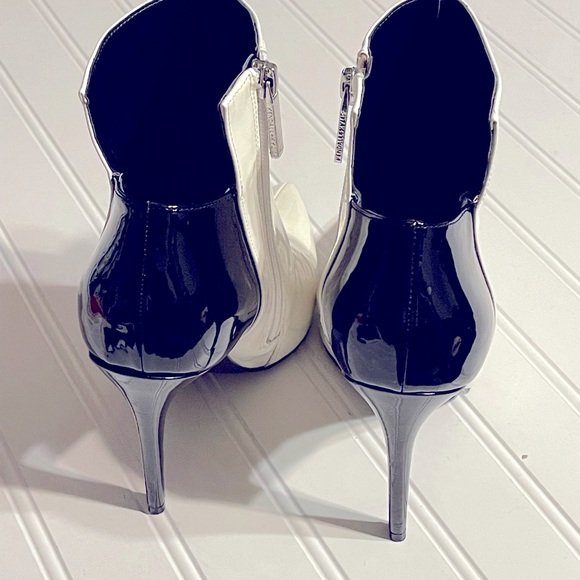 Kendall Kylie pointed toe Ariana booties - Picture 6 of 7